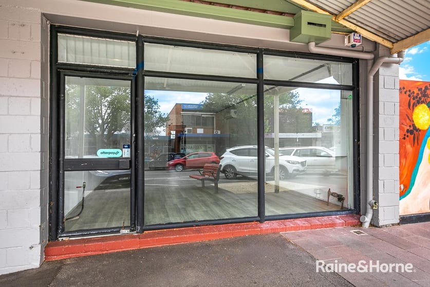 Click to view all images 58 Oshanassy Street Sunbury VIC 3429 - Image 2