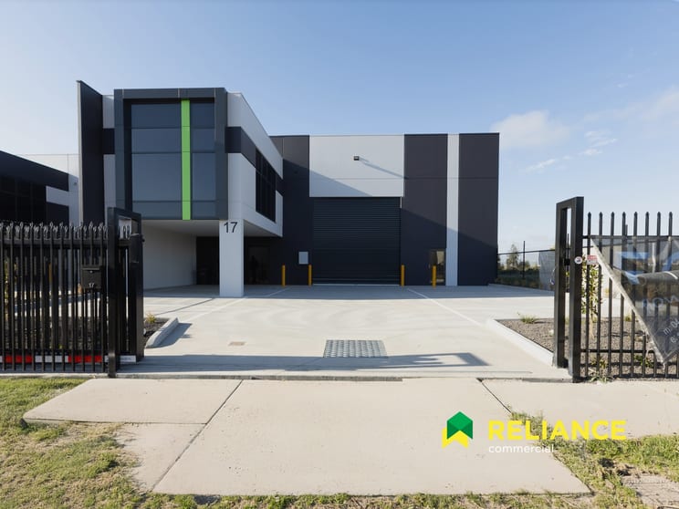 Click to view all images 15 Sant Court Ravenhall VIC 3023 - Image 3