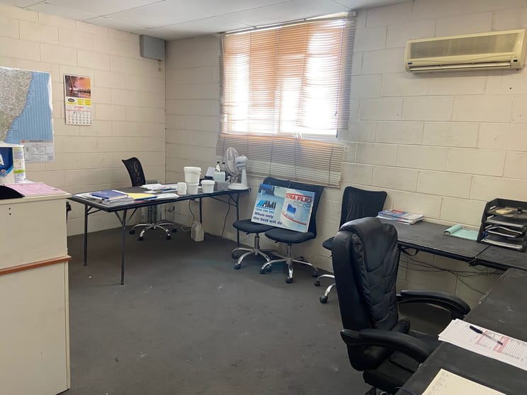 Click to view all images Unit 3/3 Moorlands Road Ingleburn NSW 2565 - Image 3