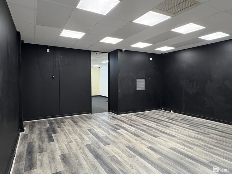 Click to view all images Unit 1 & 4/182 Jull Street Armadale WA 6112 - Image 3