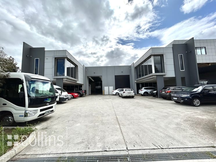 Click to view all images 39 Futures Road Cranbourne West VIC 3977 - Image 2