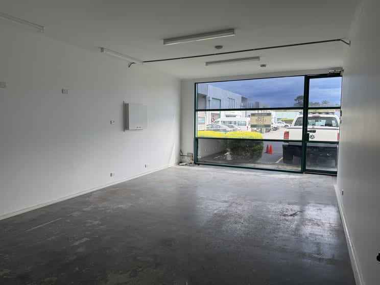 Click to view all images 19 Trade Place Lilydale VIC 3140 - Image 2