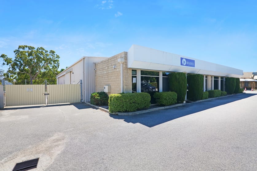 Click to view all images 16 Sorbonne Crescent Canning Vale WA 6155 - Image 1