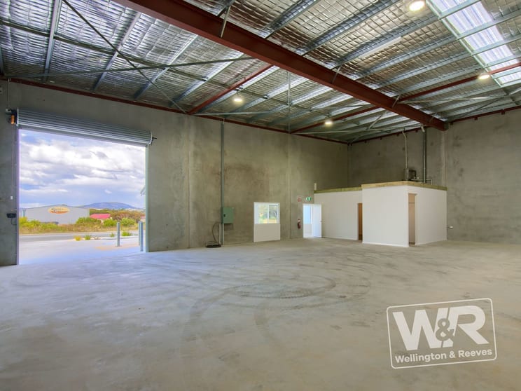 Click to view all images Unit A/52 Newbey Street Albany WA 6330 - Image 3