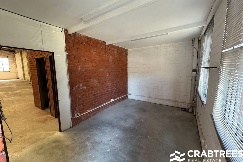 Click to view all images 10 Booloora Road Springvale VIC 3171 - Image 3