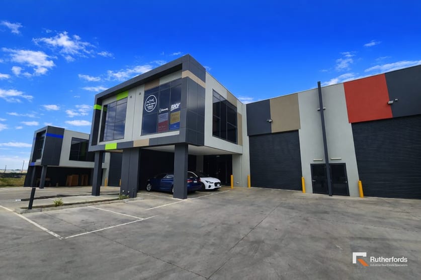 Click to view all images 2 & 3/118 Payne Road New Gisborne VIC 3438 - Image 1