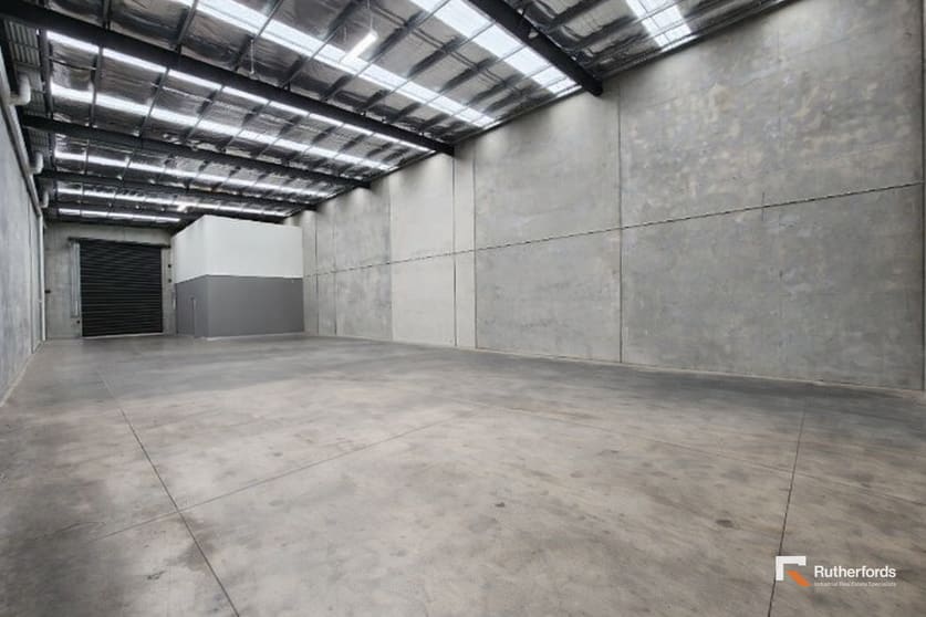 Click to view all images 2 & 3/118 Payne Road New Gisborne VIC 3438 - Image 2