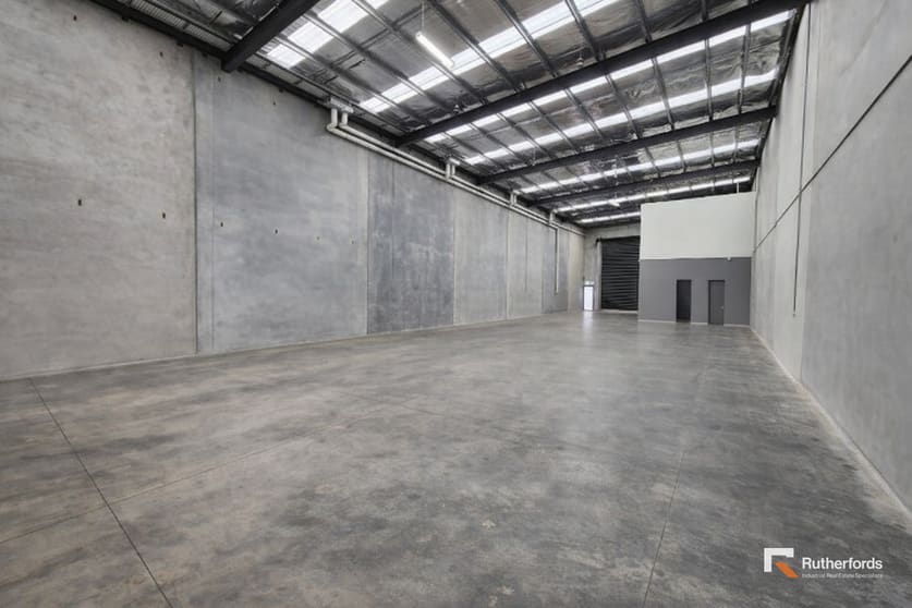 Click to view all images 2 & 3/118 Payne Road New Gisborne VIC 3438 - Image 3