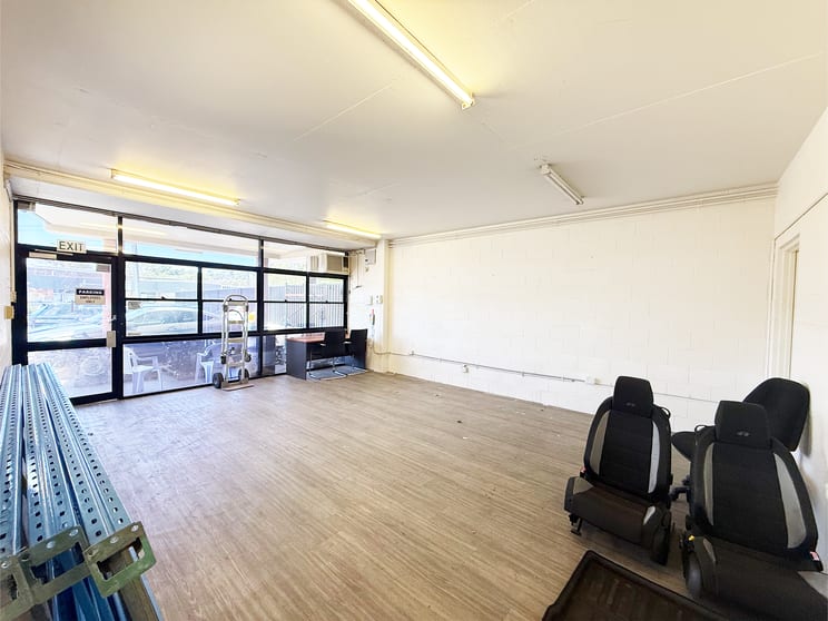 Click to view all images 1/10 Smallwood Street Underwood QLD 4119 - Image 3