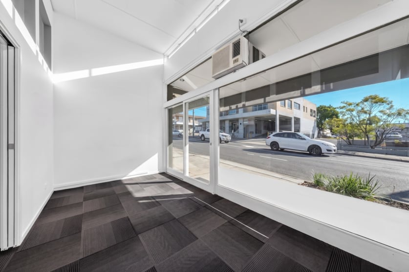 Click to view all images 1/186 Cavendish Road Coorparoo QLD 4151 - Image 1