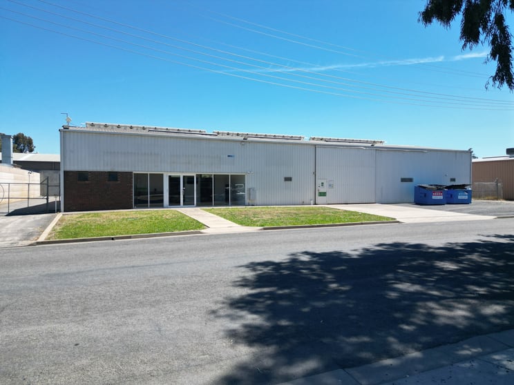 Click to view all images 4 Jordan St Cobram VIC 3644 - Image 3
