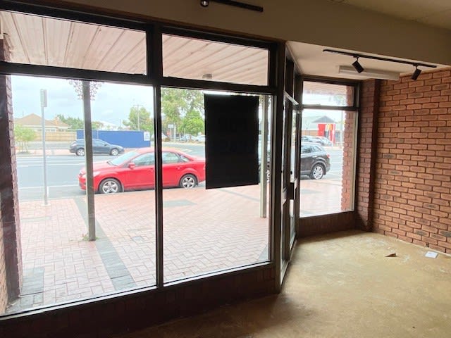 Click to view all images 2/32 Synnot Street Werribee VIC 3030 - Image 2