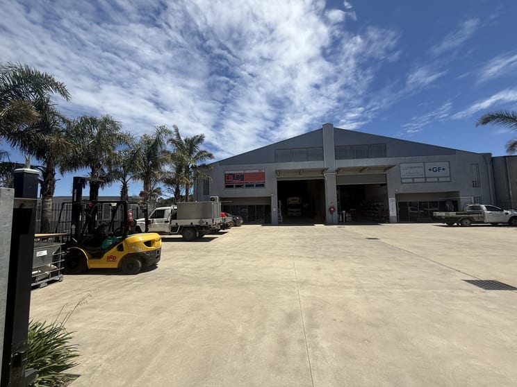 Click to view all images Unit 1/43 Ellemsea Cct Lonsdale SA 5160 - Image 1