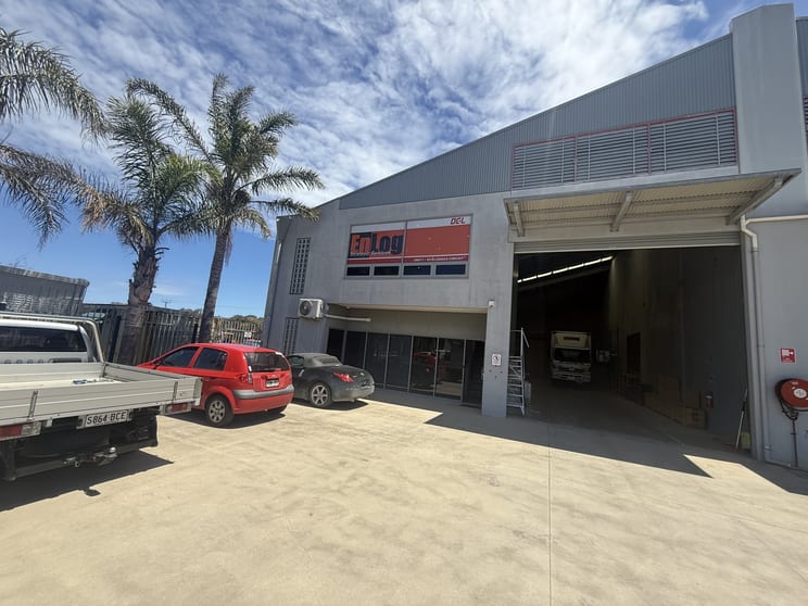 Click to view all images Unit 1/43 Ellemsea Cct Lonsdale SA 5160 - Image 2