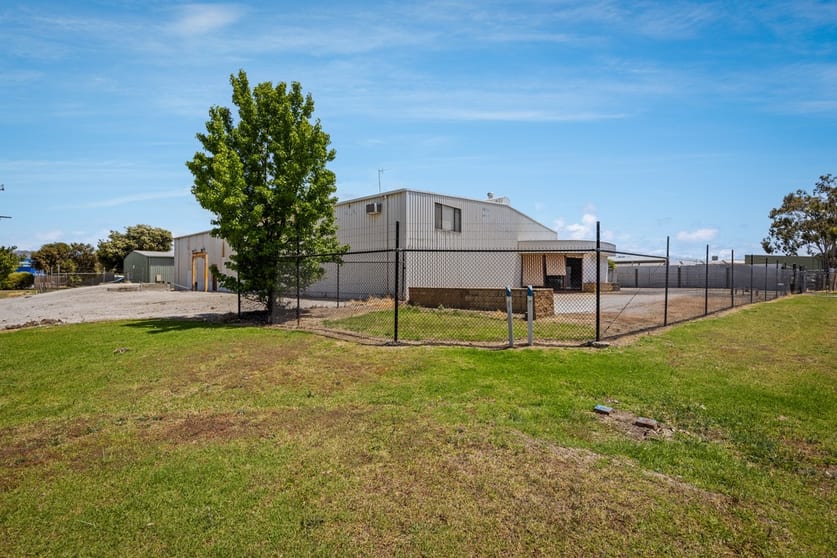 Click to view all images 12 Kane Road Wodonga VIC 3690 - Image 2