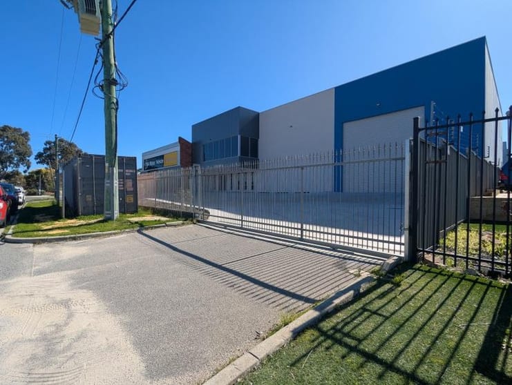 Click to view all images 2 Adrian Street Welshpool WA 6106 - Image 1