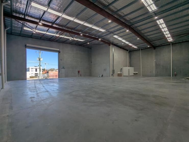 Click to view all images 2 Adrian Street Welshpool WA 6106 - Image 2