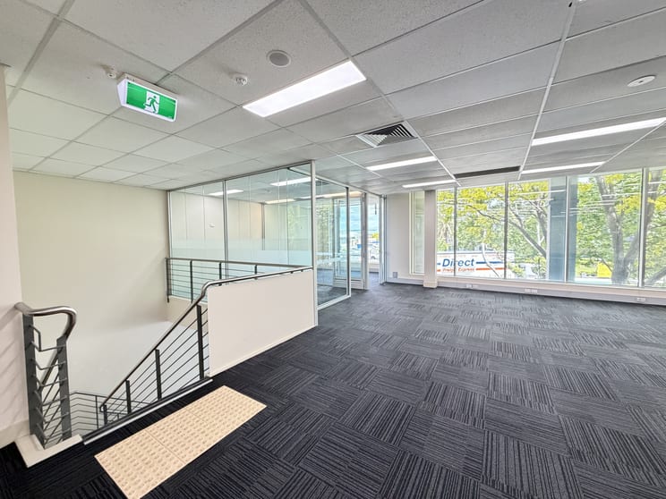 Click to view all images Level 1, 274 Salmon Street Port Melbourne VIC 3207 - Image 3
