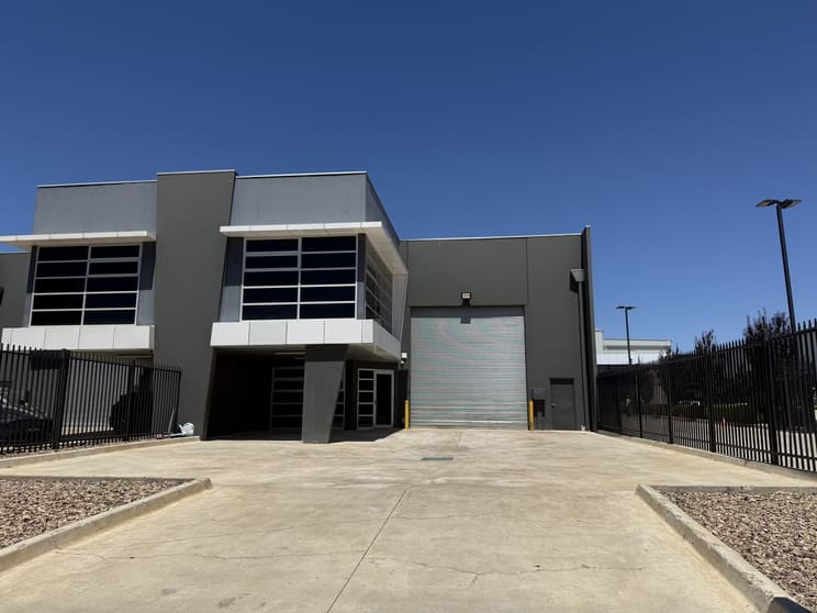 Click to view all images Unit 2/59 Sunline Drive Truganina VIC 3029 - Image 1