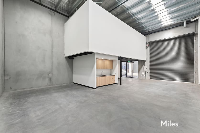 Click to view all images 15/2 Distribution Drive Mickleham VIC 3064 - Image 3