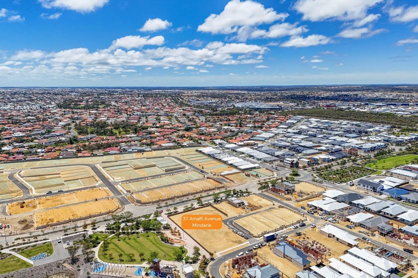 Click to view all images 37 Amalfi Avenue Mindarie WA 6030 - Image 2