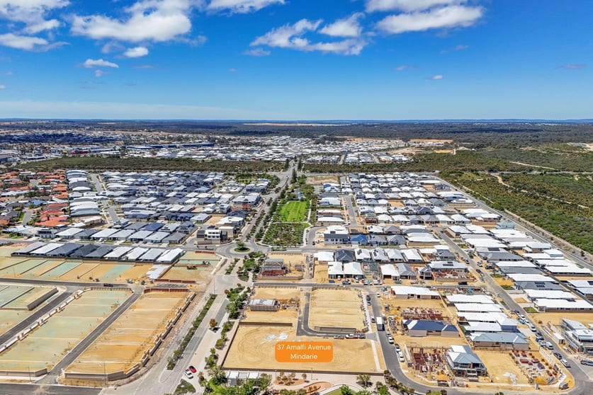 Click to view all images 37 Amalfi Avenue Mindarie WA 6030 - Image 3
