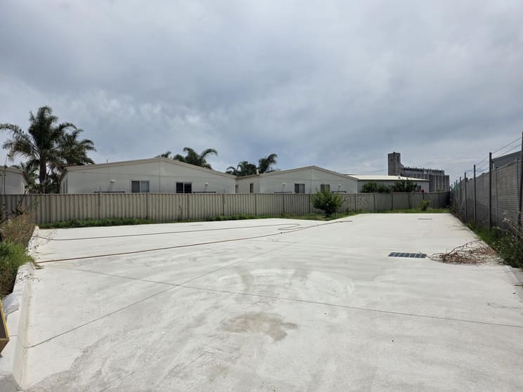 Click to view all images 12/260 Sunshine Road Sunshine VIC 3020 - Image 3