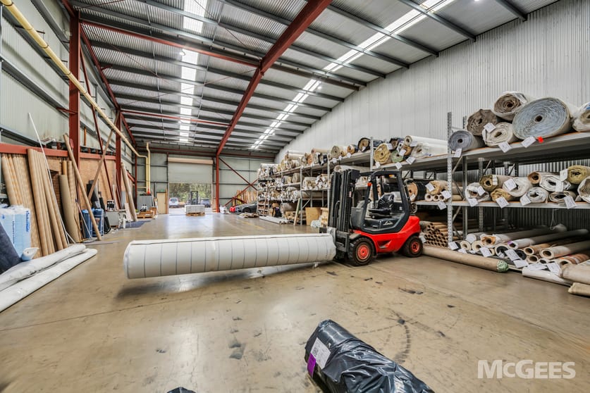 Click to view all images 5 & 9/28 Maxwell Road Para Hills West SA 5096 - Image 3