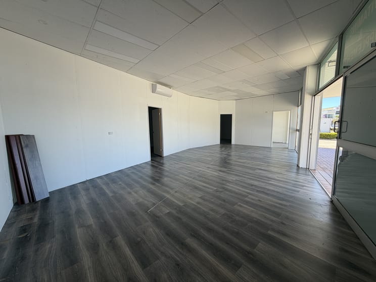 Click to view all images 1-3/51 Old Cleveland Road Capalaba QLD 4157 - Image 2
