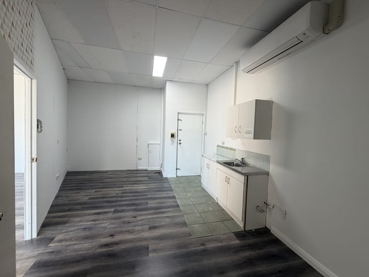 Click to view all images 1-3/51 Old Cleveland Road Capalaba QLD 4157 - Image 3