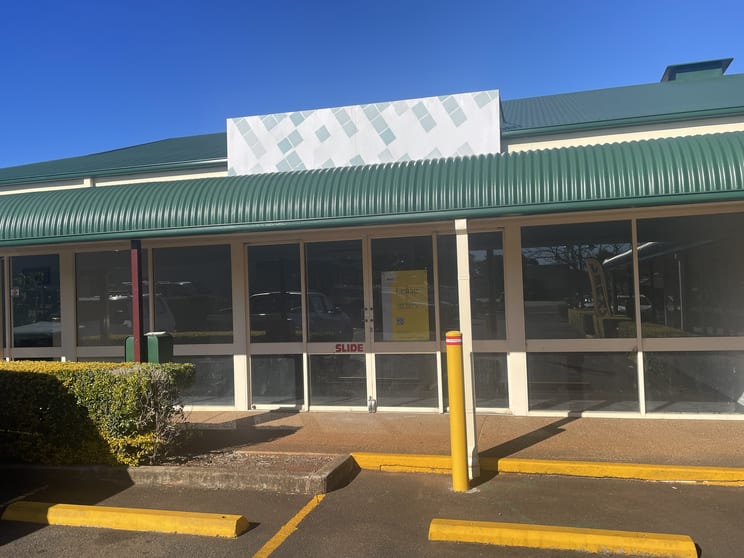 Click to view all images Shop 8/837 Ruthven Street Kearneys Spring QLD 4350 - Image 2