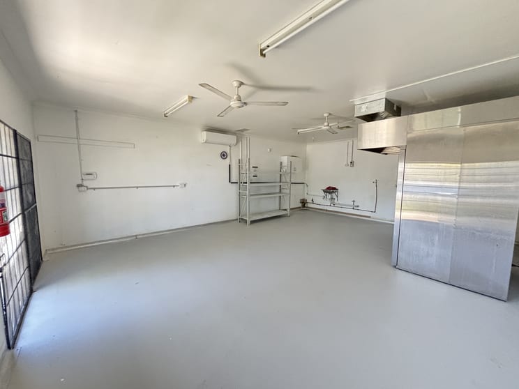 Click to view all images 2/38 Machinery Drive Tweed Heads South NSW 2486 - Image 2
