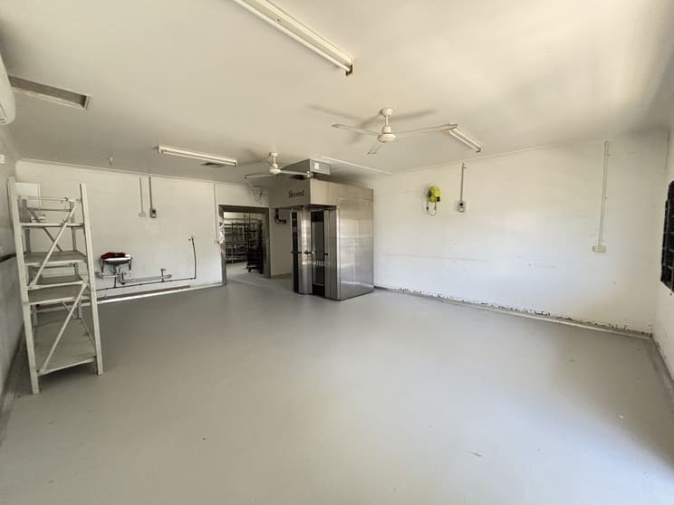 Click to view all images 2/38 Machinery Drive Tweed Heads South NSW 2486 - Image 3