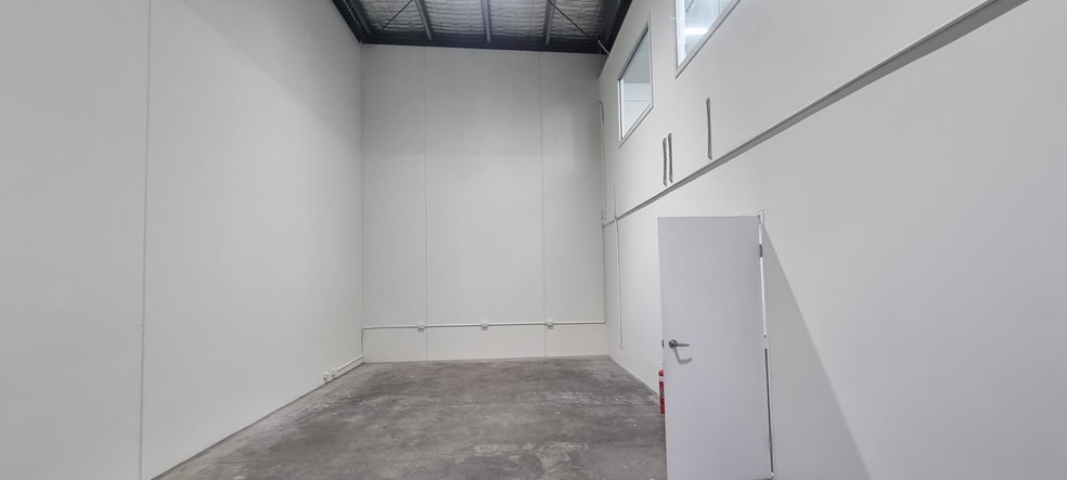 8/9 Woolboard Road Port Melbourne VIC 3207 - Image 3