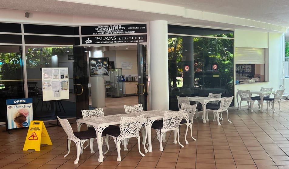 Click to view all images 4/386 Esplanade Torquay QLD 4655 - Image 1