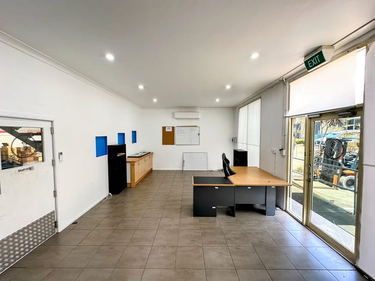 Click to view all images Unit 5/15 Corporate Place Hillcrest QLD 4118 - Image 2