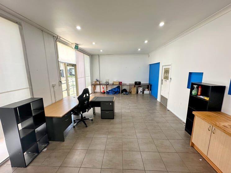 Click to view all images Unit 5/15 Corporate Place Hillcrest QLD 4118 - Image 3