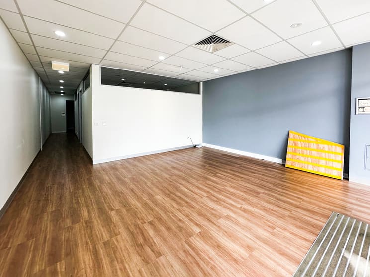 Click to view all images 46B Beach Street Frankston VIC 3199 - Image 3