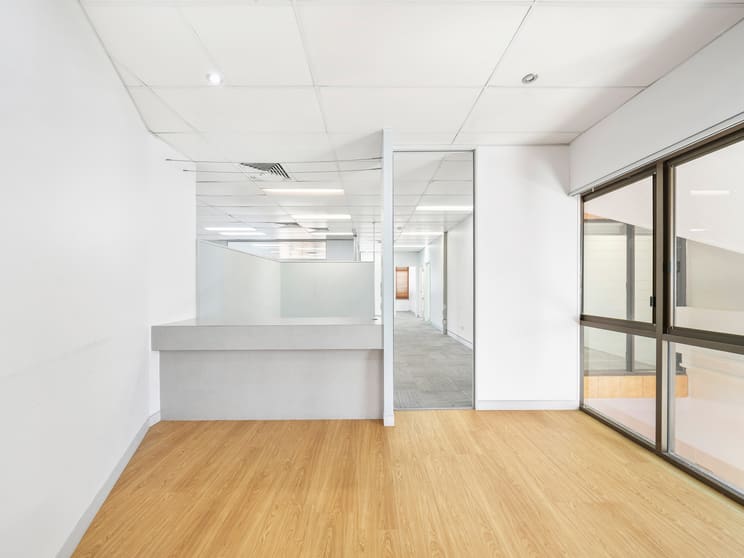 10/77 Redcliffe Parade Redcliffe QLD 4020 - Image 2