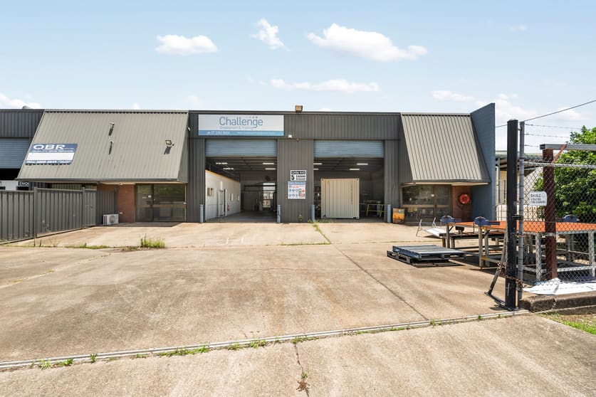 Click to view all images 4 & 5/5 Leanne Crescent Lawnton QLD 4501 - Image 2
