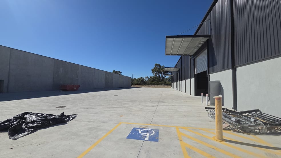 Click to view all images 9 Exchange Place East Rockingham WA 6168 - Image 2