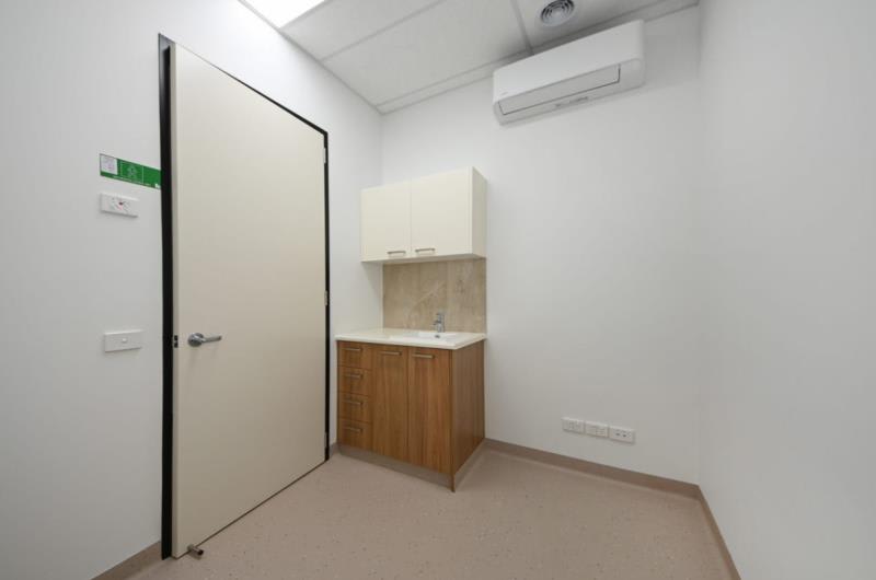 Click to view all images 371 Warrigal Road Burwood VIC 3125 - Image 2