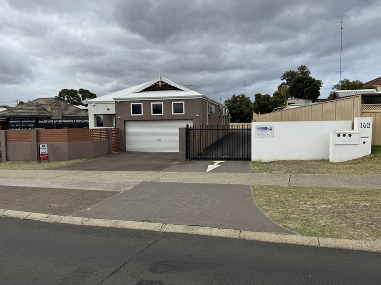 Click to view all images 142 Forrest Ave Carey Park WA 6230 - Image 1