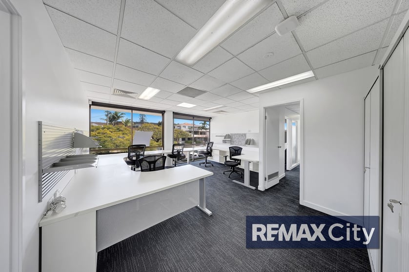 Click to view all images 1B/85 Racecourse Road Ascot QLD 4007 - Image 2