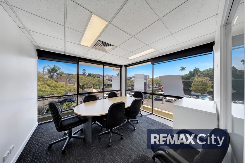 Click to view all images 1B/85 Racecourse Road Ascot QLD 4007 - Image 3