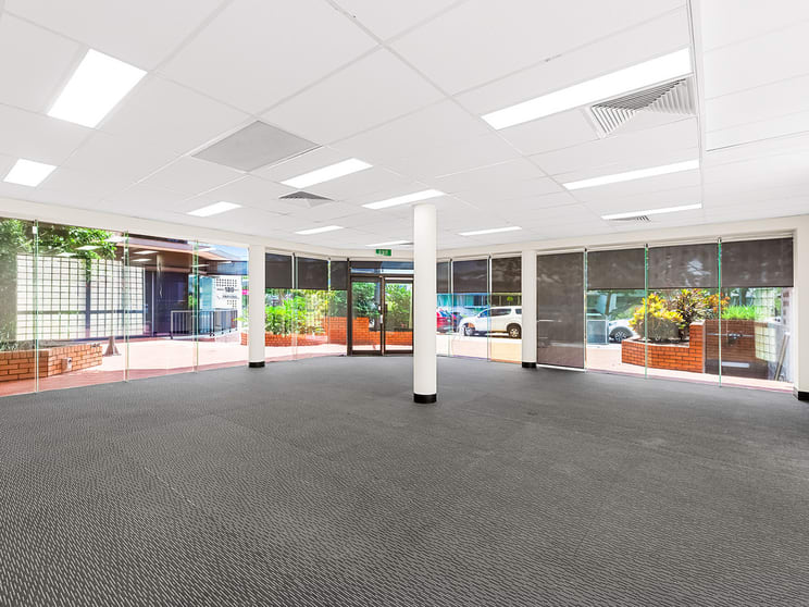 Click to view all images Unit 1/180 Moggill Road Taringa QLD 4068 - Image 3