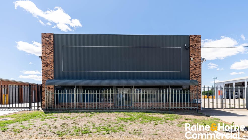 Click to view all images 1/11 Lawson Street Wagga Wagga NSW 2650 - Image 1