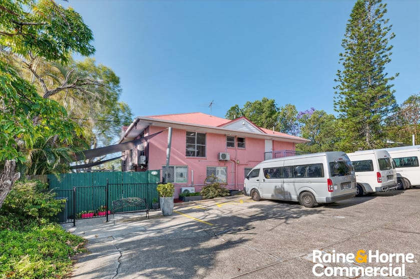 Click to view all images 46 Landscape Street Stafford Heights QLD 4053 - Image 2