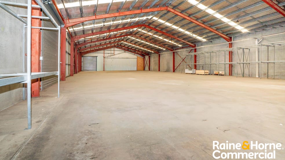 Click to view all images 2/11 Lawson Street Wagga Wagga NSW 2650 - Image 3