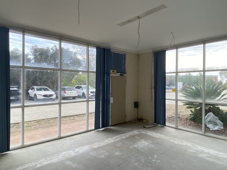 Click to view all images 6/6-8 Shepherd Court North Geelong VIC 3215 - Image 3